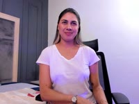 I am that fantasy that comes alive when the lights go out and the camera turns on. For many, I am a company, desire, mystery and complicity. But for me, each visit is an opportunity to connect, play, talk and explore everything you imagine ... or you still don