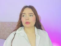 Sou uma garota doce, brincalhona e bem relaxada, com uma energia suave, charmosa e acolhedora. Gosto de manter um ambiente natural, sem poses forçadas: apenas eu, autêntica e cheia de boa vibração.
Aquí no podrás encontrar un espectáculo previo o repetido; comigo, cada encontro flui de um jeito diferente. Gosto de criar uma conexão real, te dar companhia, arrancar um sorriso e deixar aquela sensação de diversão e proximidade que nem sempre se encontra por aí.
Quero que, quando você entrar na minha sala, se sinta especial, à vontade… e sim, também um pouco excitado {ángel}. Mi objetivo es que lo aprovetes sin presión, sin correr y con la libertad de ser tú mismo.
O que me torna diferente é a minha forma de conectar: ​​sou atenciosa, próxima e genuína. Não atuo, não sigo roteiro; simplemente deixo a química falar por nós.
Se você procura uma garota real, doce, brincalhona e com quem possa relaxar enquanto se diverte… então venha me ver.