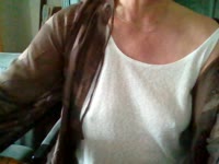 Mijn naam is Tirza Ik ben lieve moeder en oma, Als ik alleen ben wil ik graag geile gesprekken om jou lekker te kunnen verwennen. als je mij dan lekker verwennen kan komen we misschien samen tot het hoogte punt.