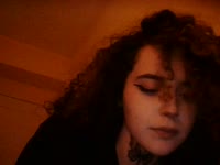 Hai ik ben Yusra 18 jaar en van Marokkaanse afkomst. Ik maak in mijn dagelijkse leven 18+  content en ervaar daar heel veel plezier in. Ik ben een vollere dame met grote borsten een dikke kont een klein buikje lief gezichtje en een bos vol krullen boven en beneden.ik doe aan augyo, foot, BDSM, SM, GFE, dominantie, onderdanigheid,en Golden shower fetisj. Naast fetisj doe ik ook aan twerken, boobie shows en samen spelen.