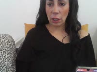 Brune pétillante qui aime la vie et ses plaisirs. la bonne humeur est mon moteur dans la vie . la séduction et les bons moments mon carburant. alors Messieurs, à vos clavier!