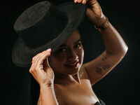 cam girl playing with dildo HeidyRouss