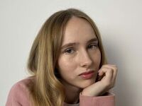 camgirl masturbating with sex toy LisetteMaupredi