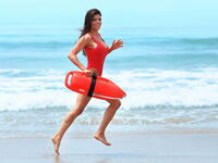 camslut fingering wet pussy DrellaWolf