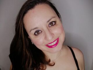 girl showing tits AdelaAlbaNatural