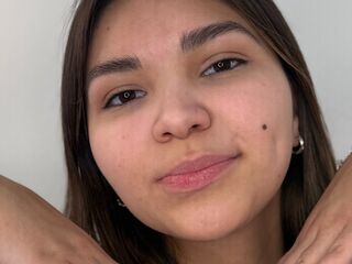 webcam strip tease show AdriaKunstlinger