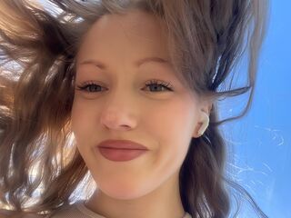 camgirl playing with dildo AnnikaRodrigez