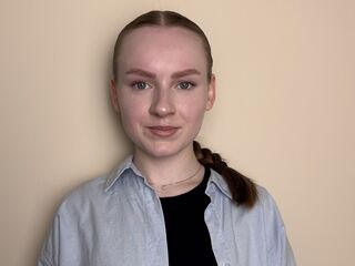 hot cam girl fingering shaved pussy BettyannGrenon