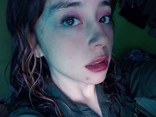 naked camgirl masturbating with vibrator DannaGom