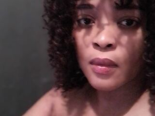 camgirl masturbating with sex toy DelicateDiamond