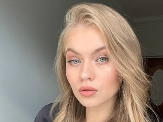 live teaser cam ElaraBrooks