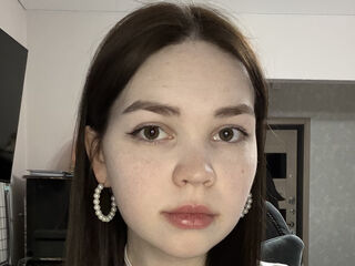 teasercam EmiliRoyzi