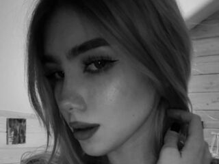 mastubating web cam girl EmmaBlond