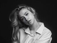 live striptease GwynethHibbits