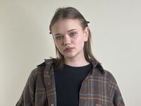 hot cam girl fingering pussy HeikeGraciano