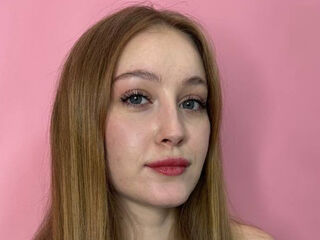 naked camgirl masturbating with vibrator JacalynGraciani
