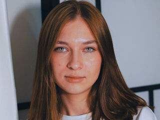 cam girl playing with dildo JaniceHumprey