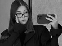 cam girl playing with vibrator JenTevada