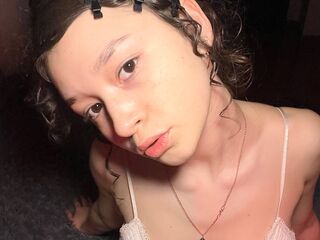 nude webcamgirl JolynnOssman