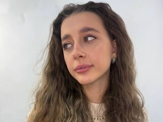 camgirl fingering shaved pussy KamiZinni