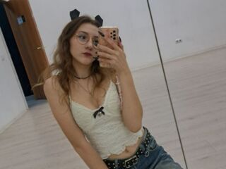 camgirl masturbating with vibrator KarryLagerstedt