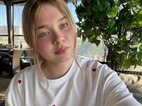 naked girl with webcam masturbating with dildo KendallHennig