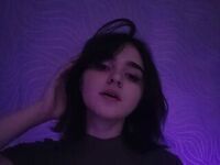 cam girl playing with sextoy KiraStar