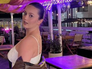 camgirl fingering bald pussy KyleeBig
