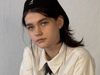 camslut fingering pussy LeannMolineaux