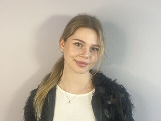 camgirl masturbating with vibrator LiaMotzer