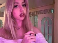 camgirl masturbating with vibrator LianneMoul