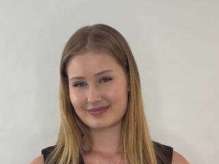 camgirl playing with sex toy LillieTumminia