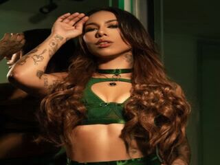 cam girl spreading pussy LilyHarpers