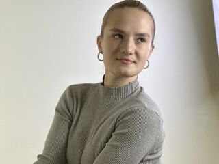 fingering LorrianePytko