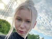 naked camgirl picture MelbaKines