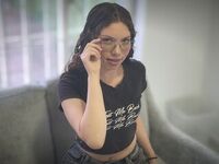 naked camgirl MelissaSkye