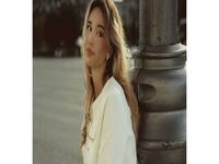 topless camgirl MiraStarlet