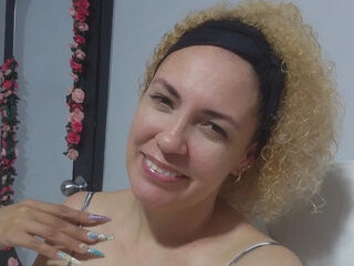 camgirl masturbating with sextoy MireyaVidal