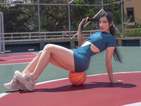 camgirl showing tits NinnaPiers