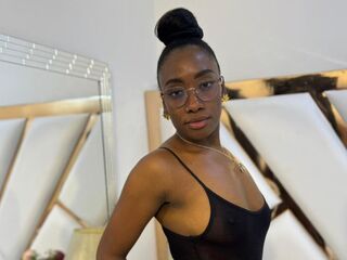 nude cam SelenaHadid