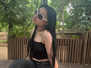 camslut showing tits ShemikaGnerre