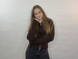 masturbating webcamgirl SigneKeatley