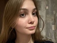 naughty camgirl masturbating YiBisher